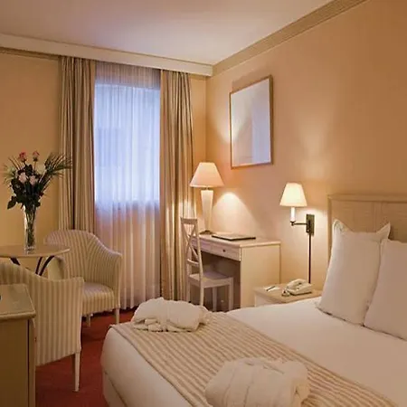 Auteuil Tour Eiffel 4* Parigi