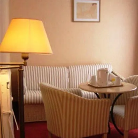 Hotel Auteuil Tour Eiffel Parigi
