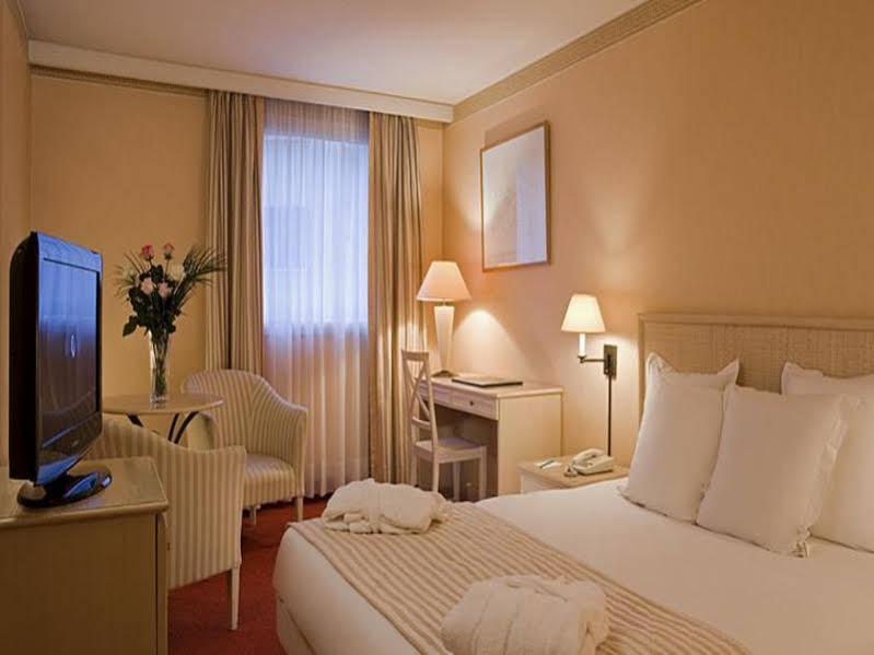Auteuil Tour Eiffel 4* Parigi
