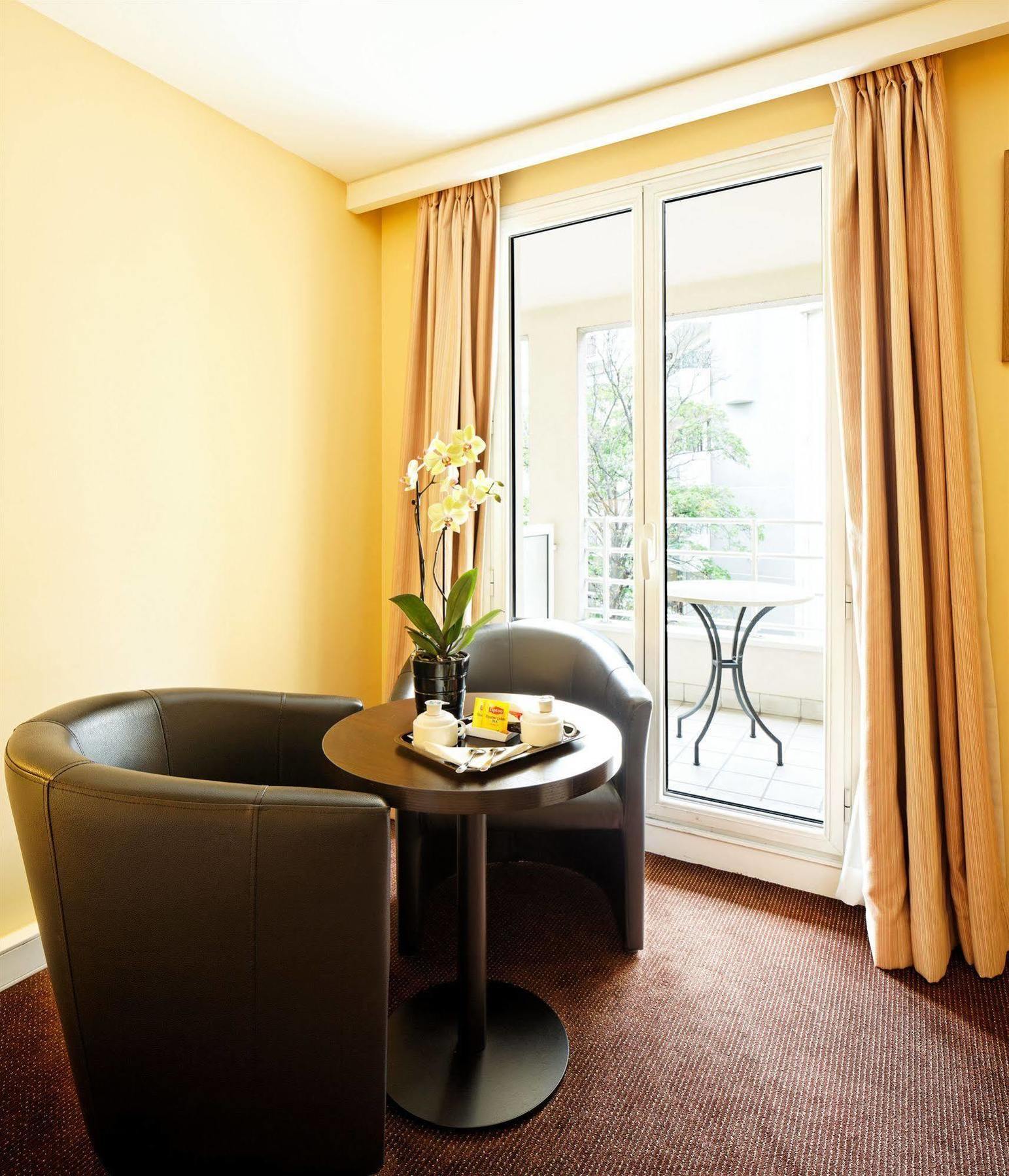 Auteuil Tour Eiffel Paris