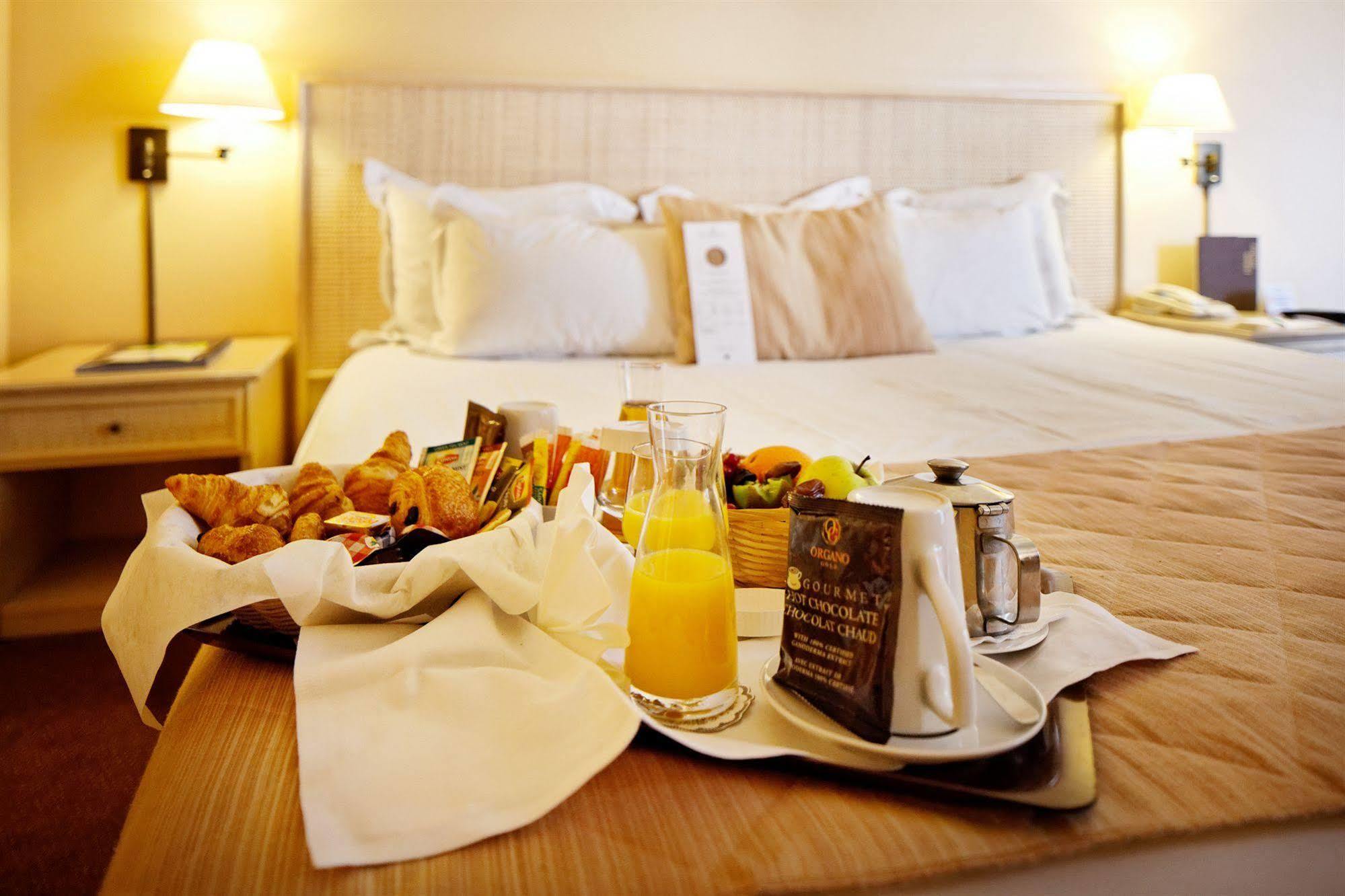 Hotel Auteuil Tour Eiffel 4*